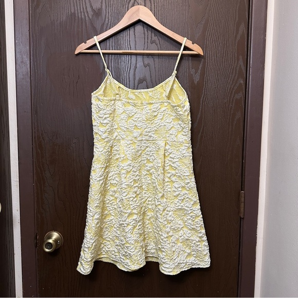 Chic Yellow Textured Camisole Top - Picture 2 of 2